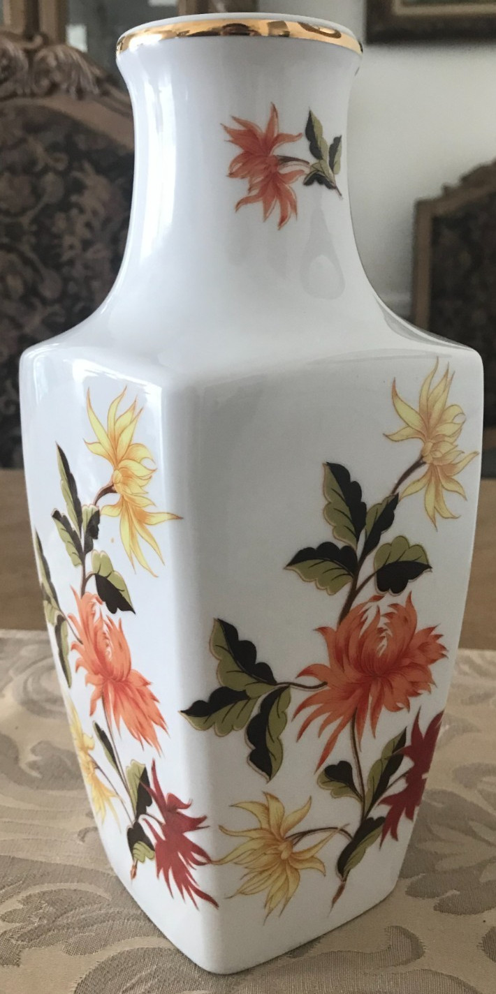 1992 Hollohaza Hungary Porcelain Gold Trim Vase🔴Art Decor Dahlia Square Shape