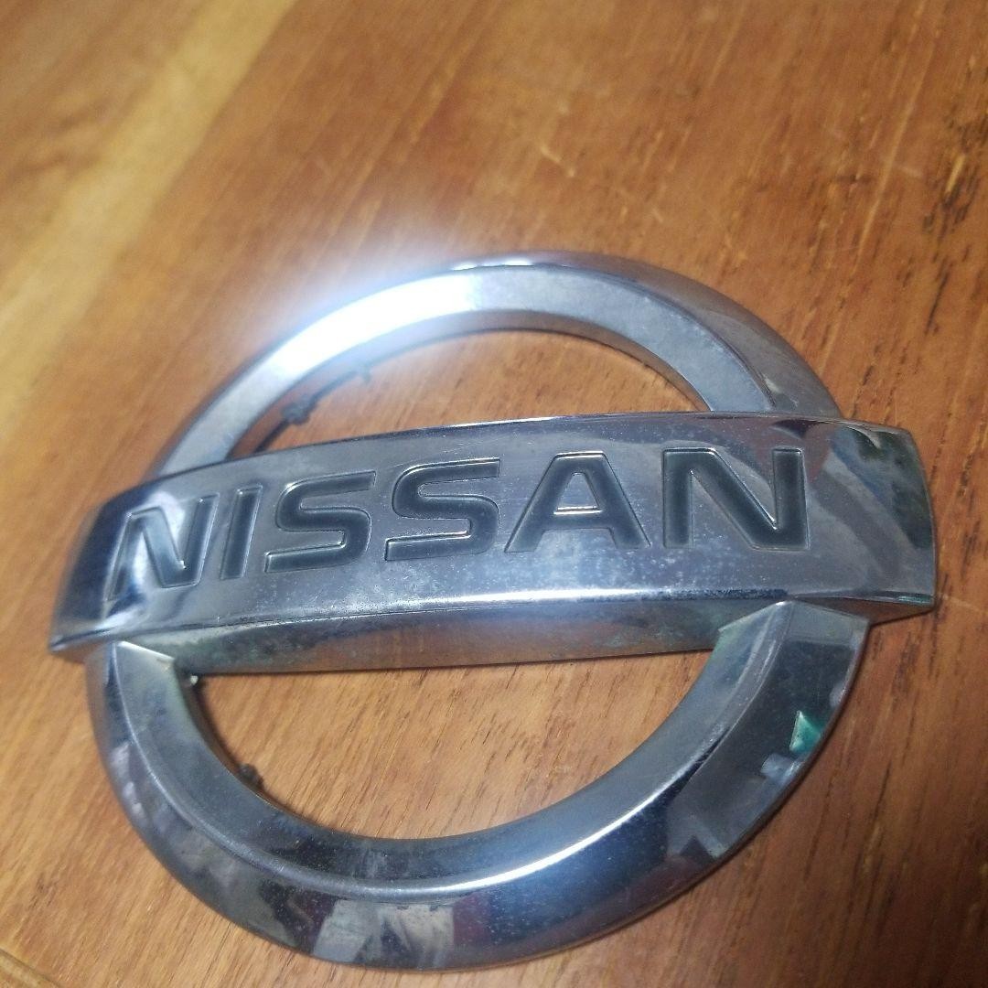 Genuine NISSAN Emblem ①