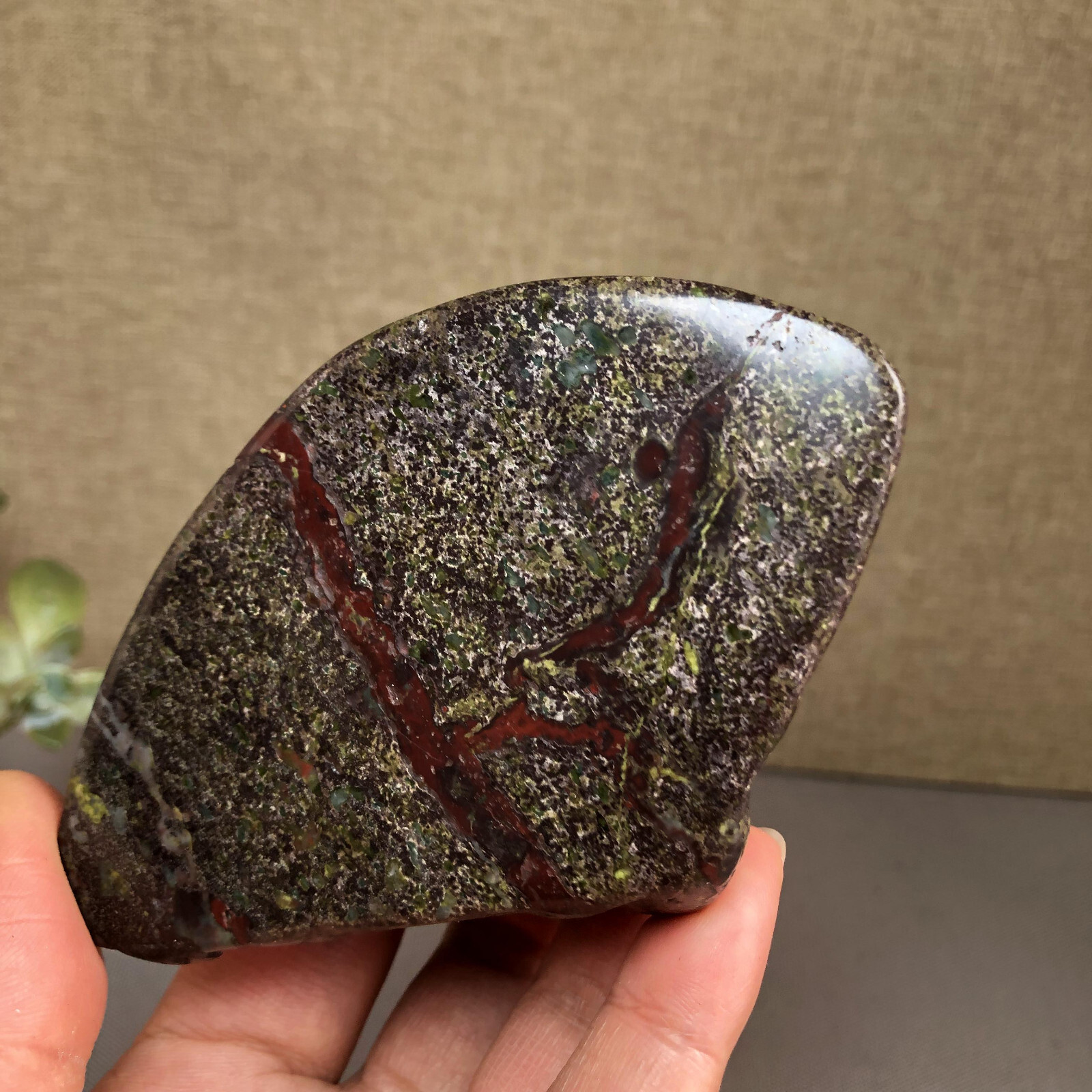 94mm Natural Dragon blood block polish/rough Crystal specimens 286g A4981