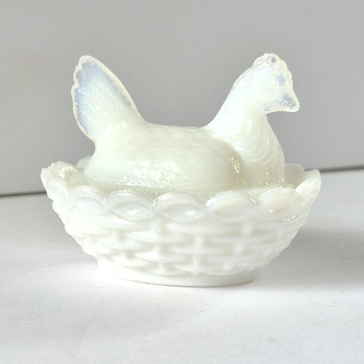 WESTMORELAND WHITE MILK GLASS MINIATURE CHICKEN IN NESTING BASKET BOX 2.5