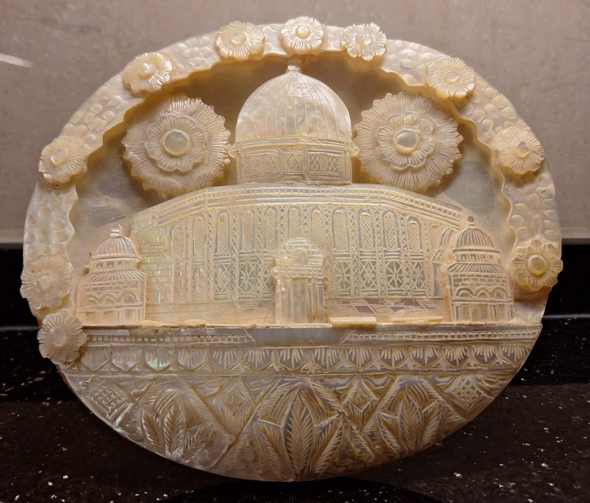 Vintage Mother of Pearl Jerusalem Dome of the Rock Plaque Wall Decor w/ Stand