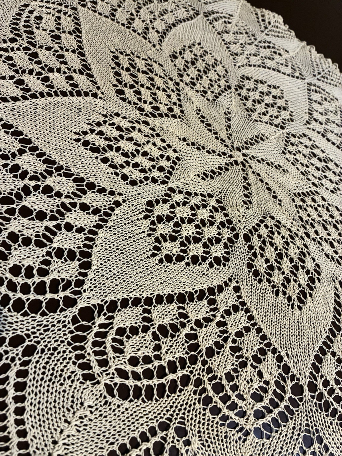 Vintage Hand Knit Lace Table Topper 26 Round Kunststricken German Pattern Ecru