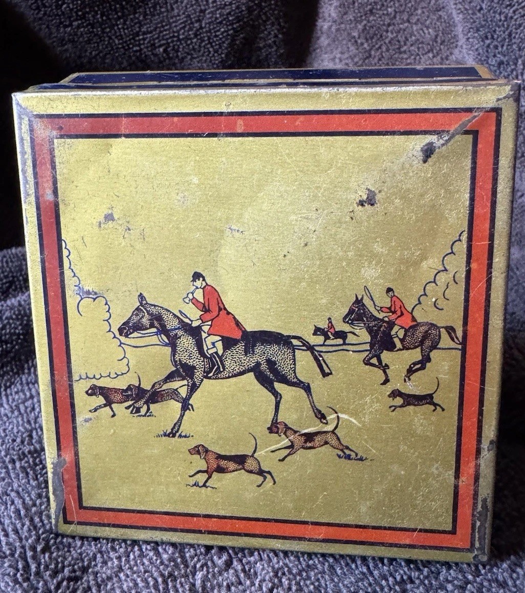 1930’s Vintage Tin Box with Hunting Scene Made In England Nice Condition Rare