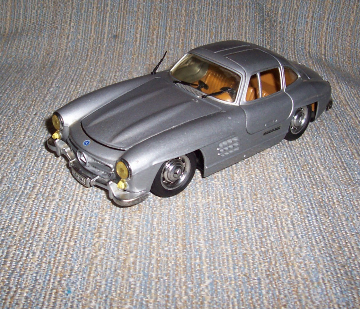 Revell 1954 Mercedes-Benz 300 SL Silver Gullwing Diecast Metal Model 1:24 Scale