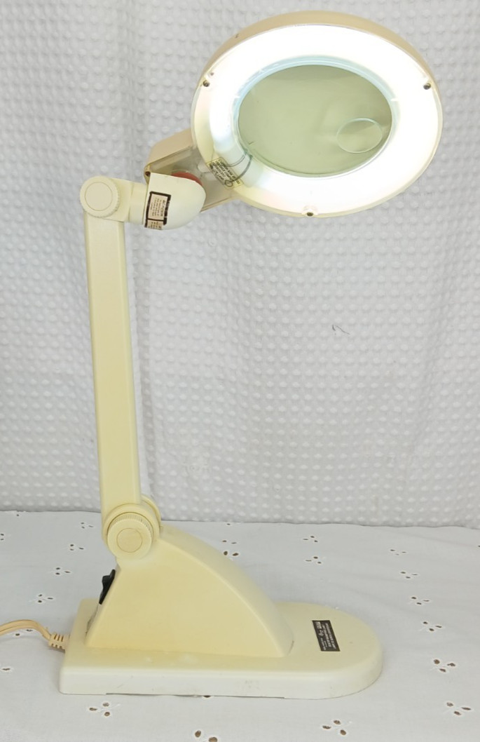 VINTAGE RETRO CHICAGO ELECTRIC DESKTOP MAGNIFYING GLASS MEDICAL LAMP WORKS VINTAGE RETRO CHICAGO ELECTRIC DESKTOP MAGNIFYING GLASS MEDICAL LAMP WORKS