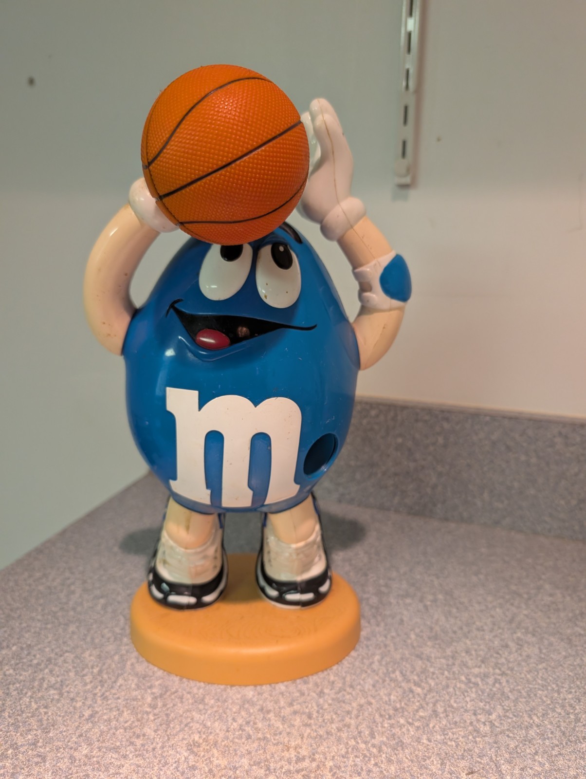 Vintage 1999 M&M Collectable Candy Dispenser Blue Peanut M&M Basketball Player