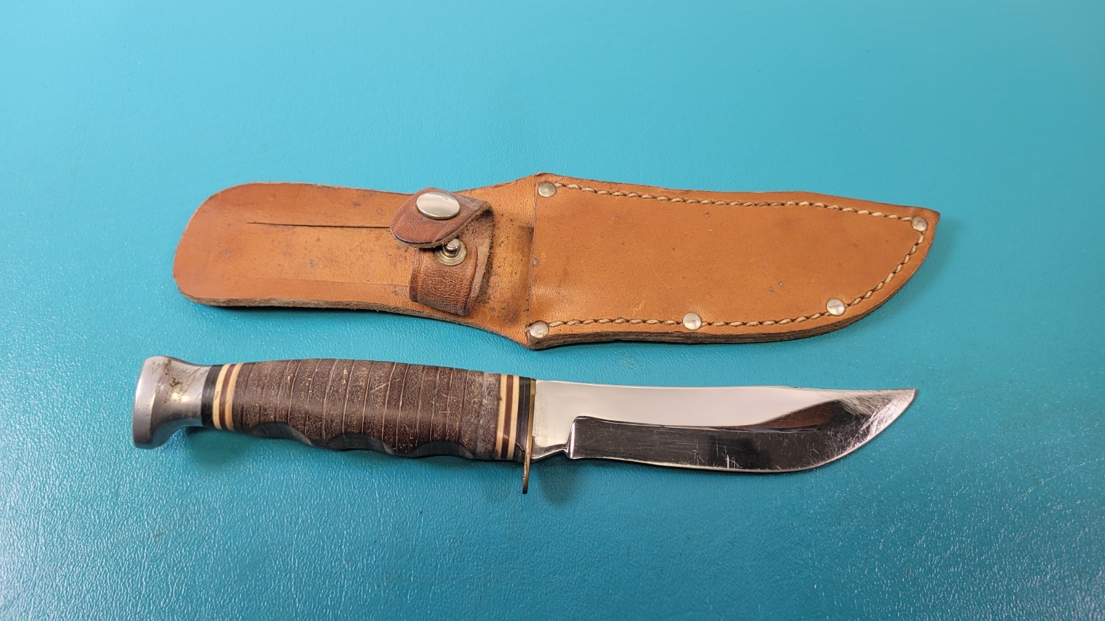 Vintage KA-BAR Hunting Knife Model 1202 Finger Grooved USA + Sheath TR1810