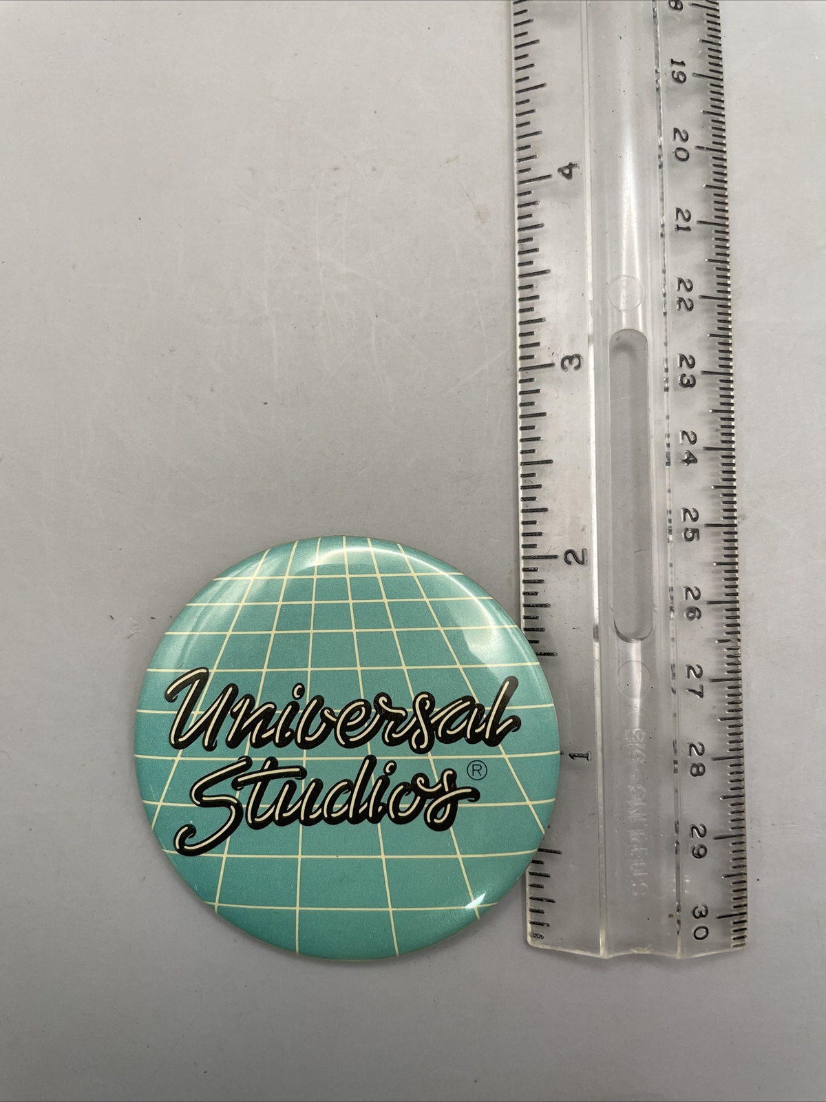 1984 Universal Studios Theme Amusement Park Film Movies Button Pin Pinback F7A7