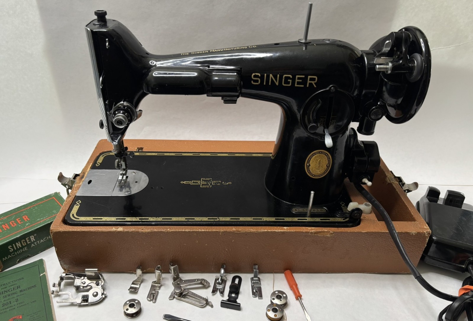 Vtg Singer 201-2 Sewing Machine Heavy Duty Gear Drive Leather to Lace