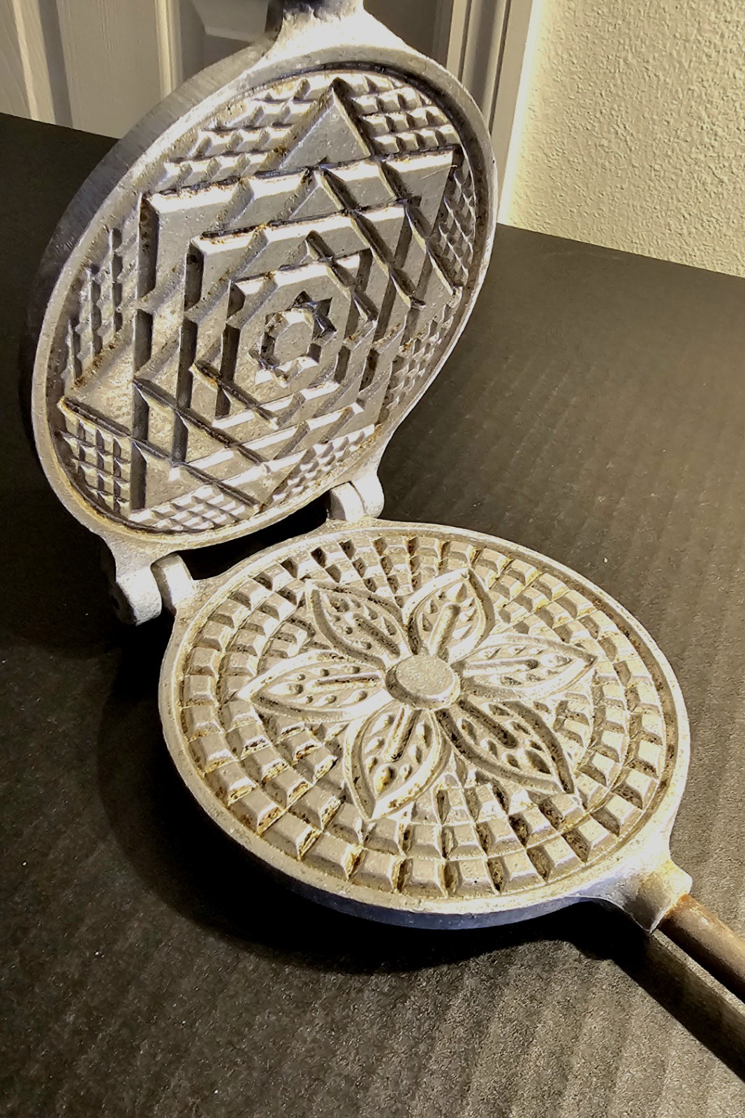 Vintage Vitantonio No. 4 Stovetop Manual Pizzelle / Waffle Cookie Maker Made  US