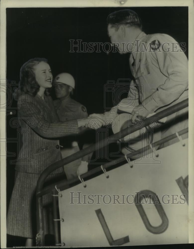 Press Photo Marjorie Bong & Colonel K.C. McGregor in Long Beach California