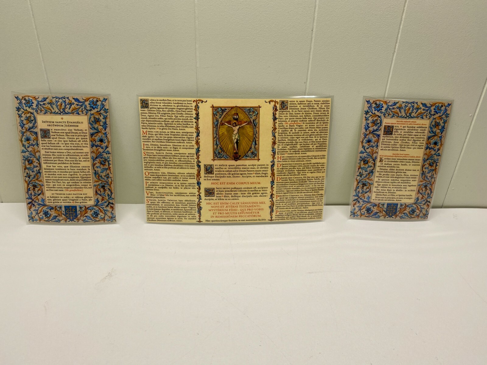 BEAUTIFUL TRAVEL SIZE ALTAR CARDS (LAMINATED) + TRADITIONAL LATIN MASS 