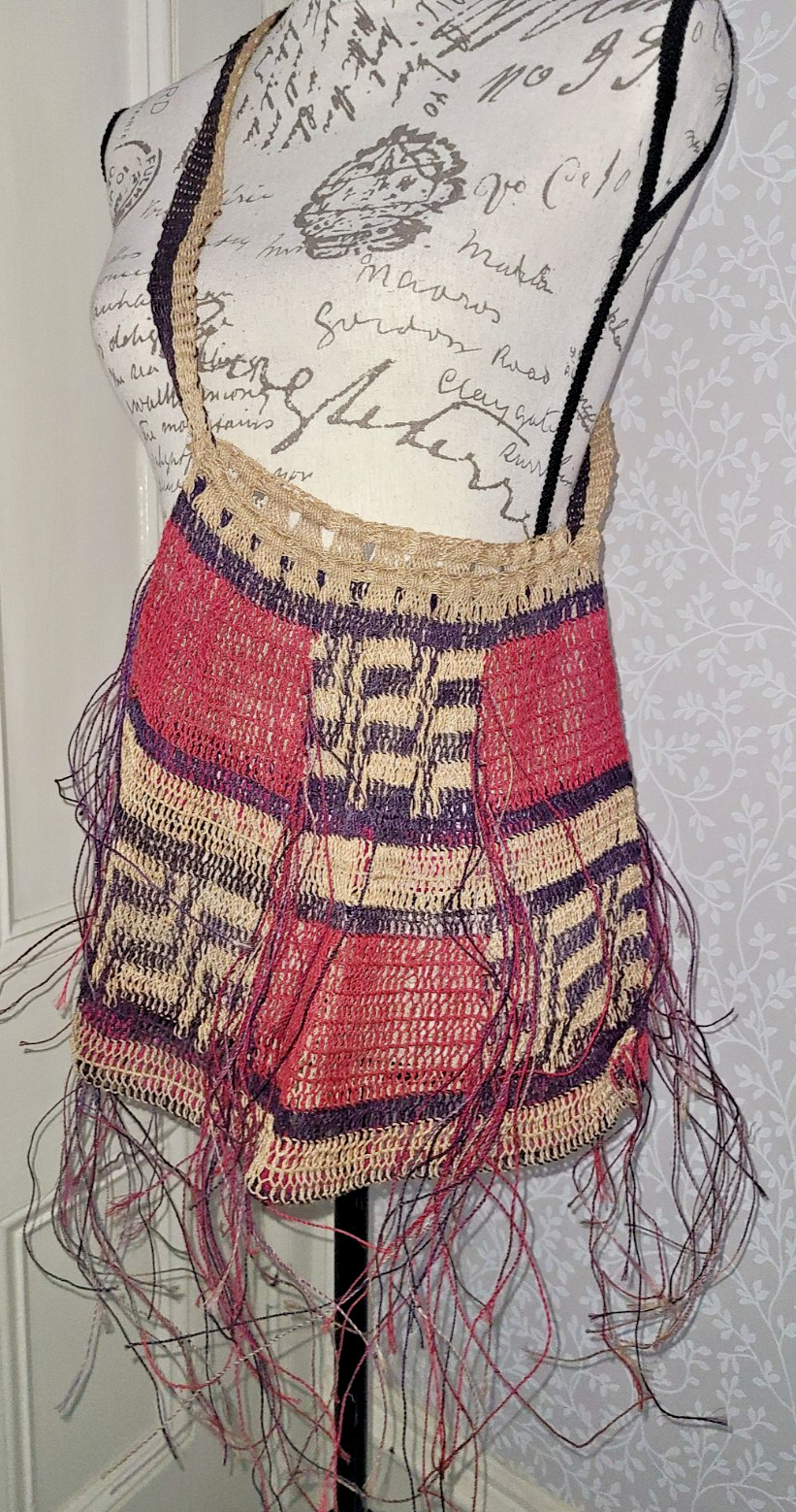 Kavieng PNG Papua New Guinea handmade woven bilum bag natural fiber New Ireland