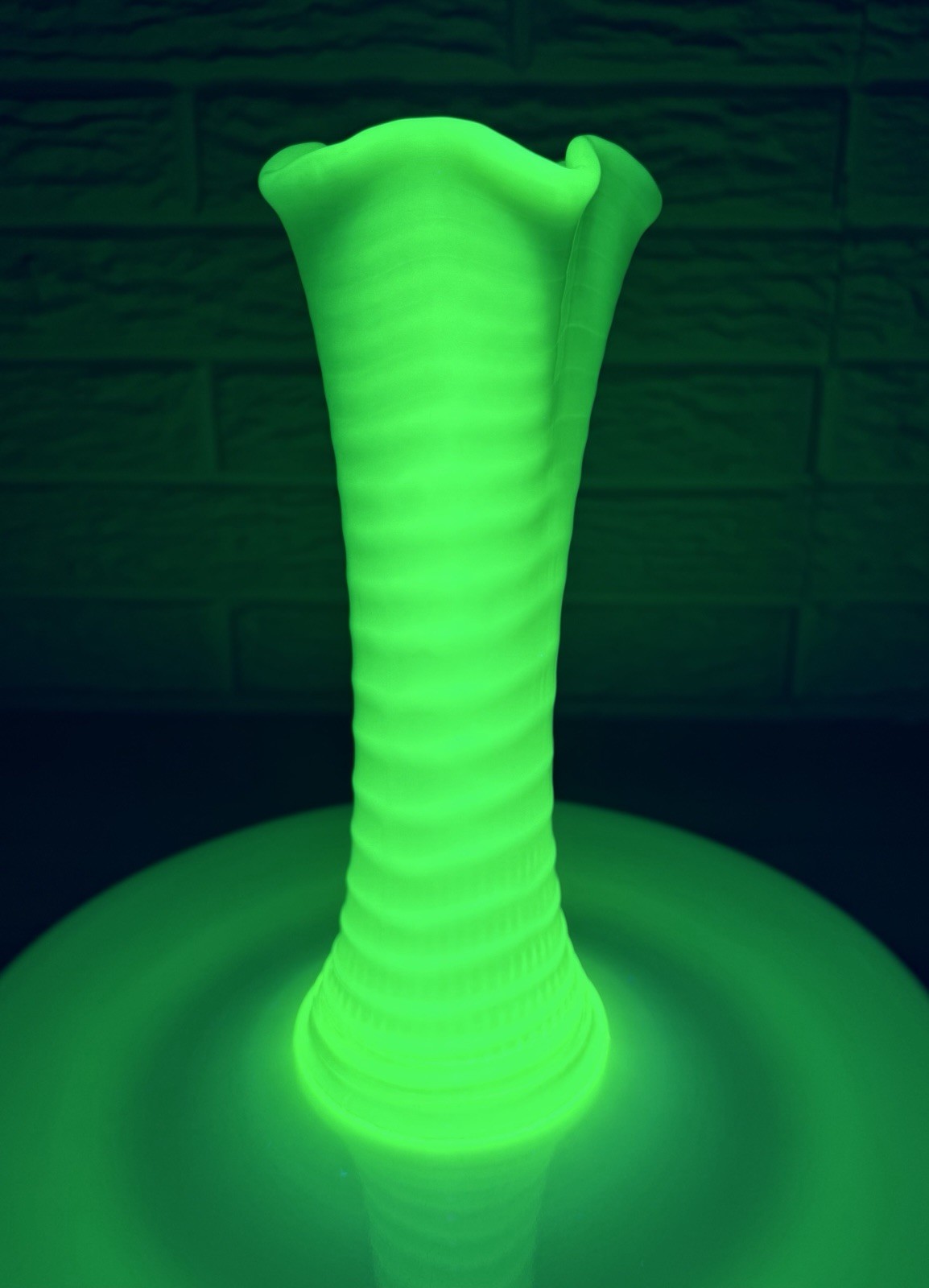 Model Flint #911 Ribbed Spiral Vaseline Opalescent Uranium Glass Vase c1899 EUC