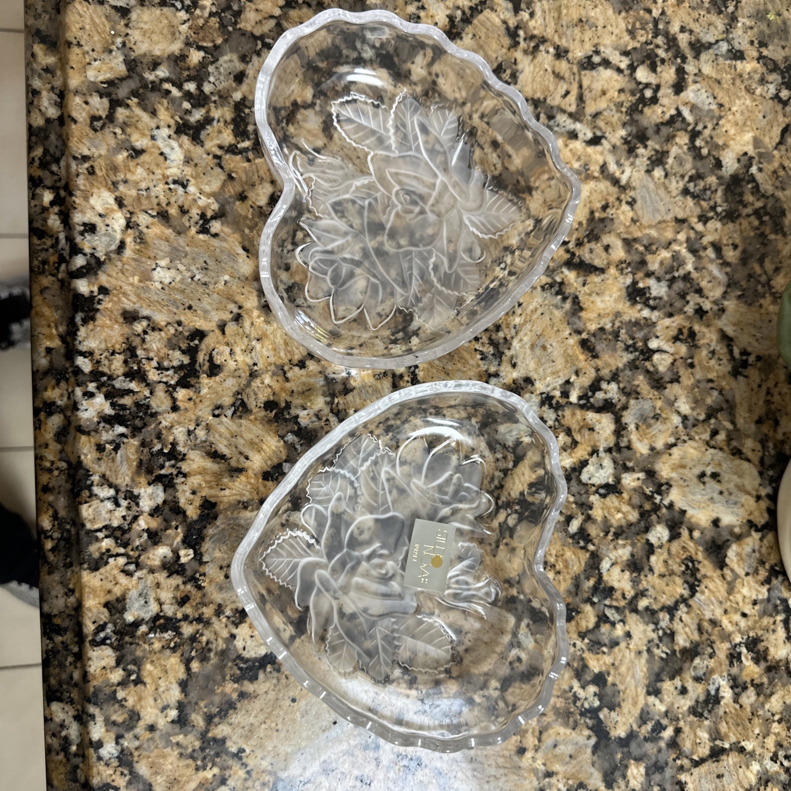 Mikasa Studio Nova Winter Rose Heart Shaped Glass Trinket Jewelry Box Mikasa Studio Nova Winter Rose Heart Shaped Glass Trinket Jewelry Box