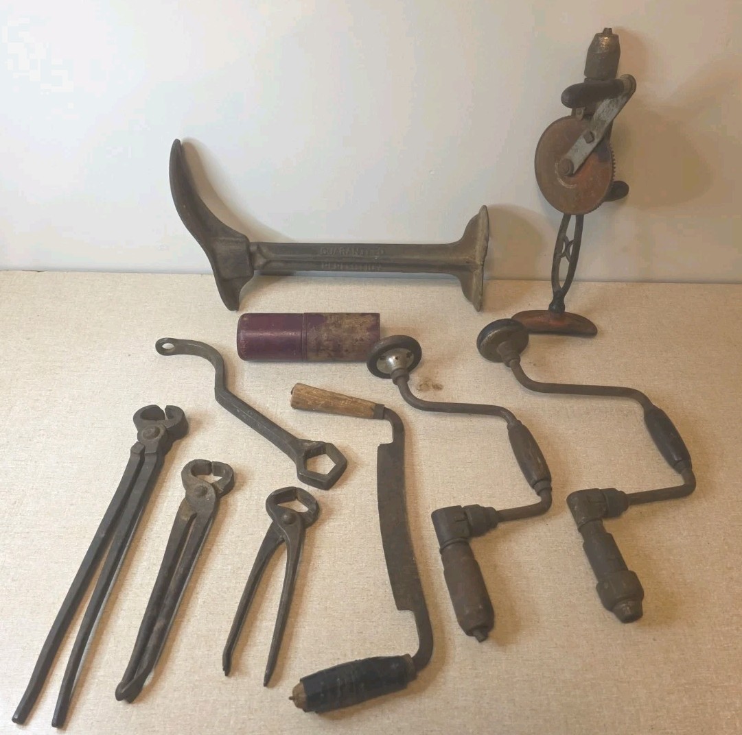 ANTIQUE LOT OF CARPENTER MANUAL HAND TOOLS BRACE DRILLS, PLIERS, WOODWORKING...