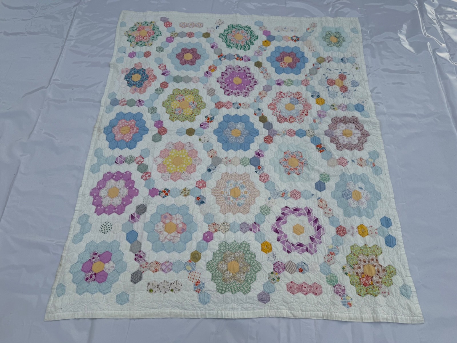 Vintage Hand Stitched Grandmother's Flower Garden Patch Work Quilt Bedspread 