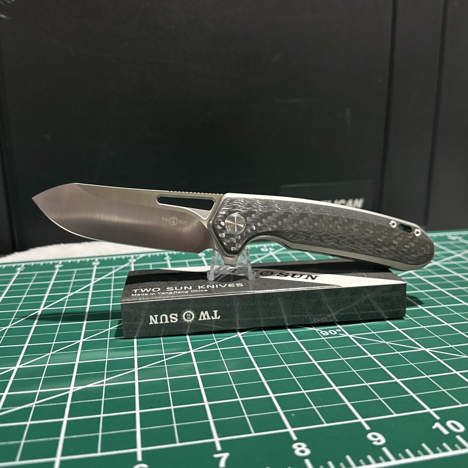TwoSun TS380 Folding Knife Satin M390 Blade Titanium CF Handle NWB TwoSun TS380 Folding Knife Satin M390 Blade Titanium CF Handle NWB