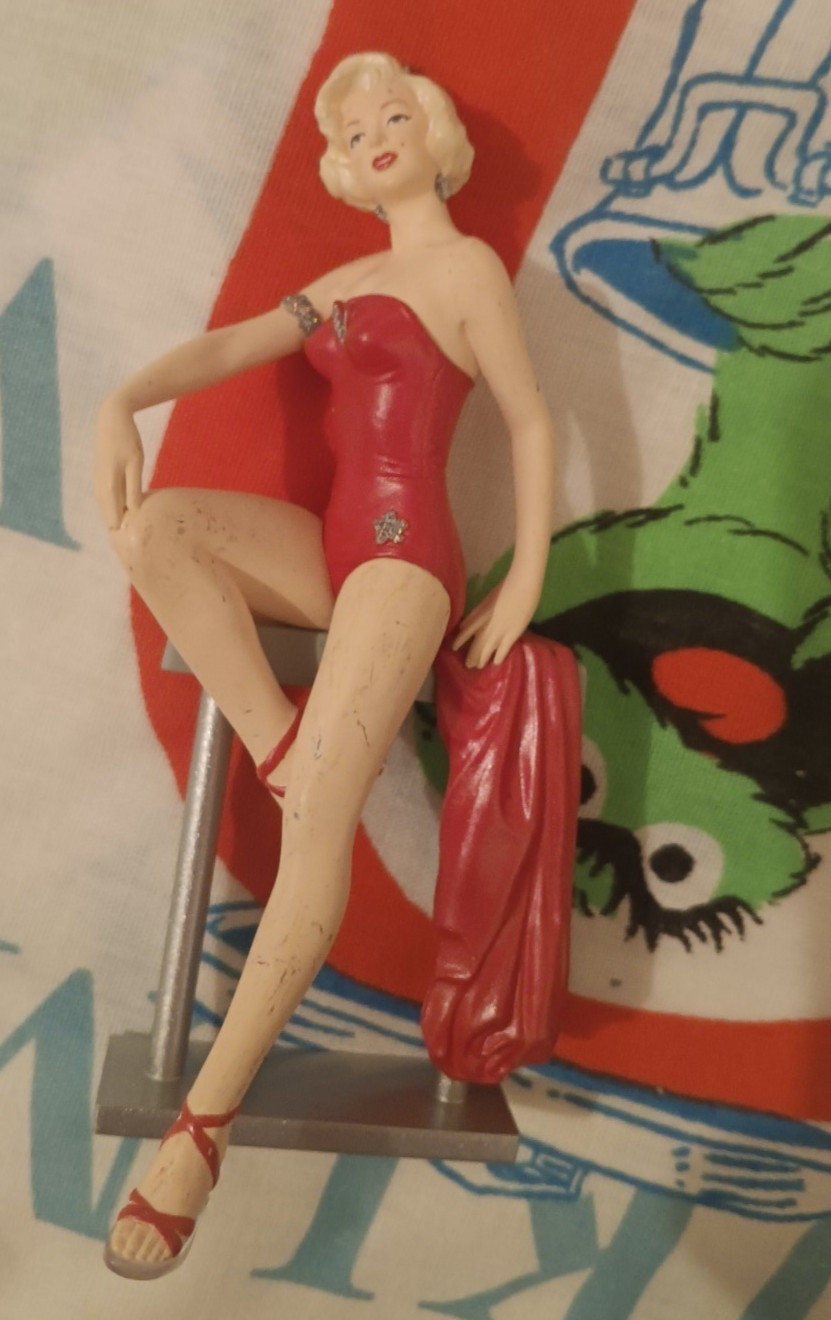Marilyn Monroe Hallmark keepsake Ornanment 1999 Red Outfit Vintage