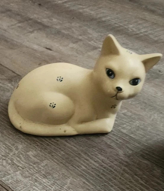 VINTAGE Cat Kitten Figurine Tan Porcelain Ceramic Medium