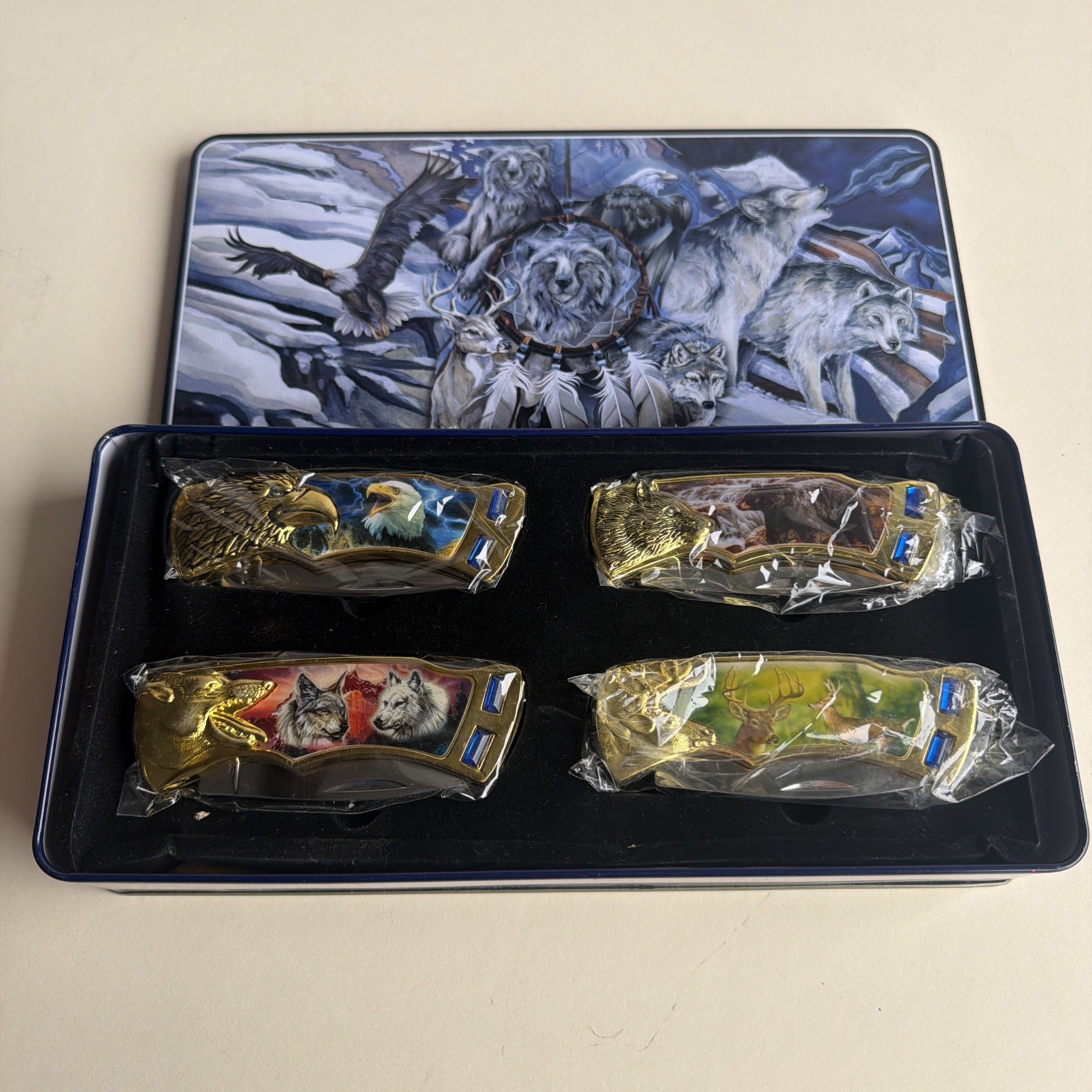 Set of 4 American Wildlife Pocket Knives with Decorative Tin, Original Packaging