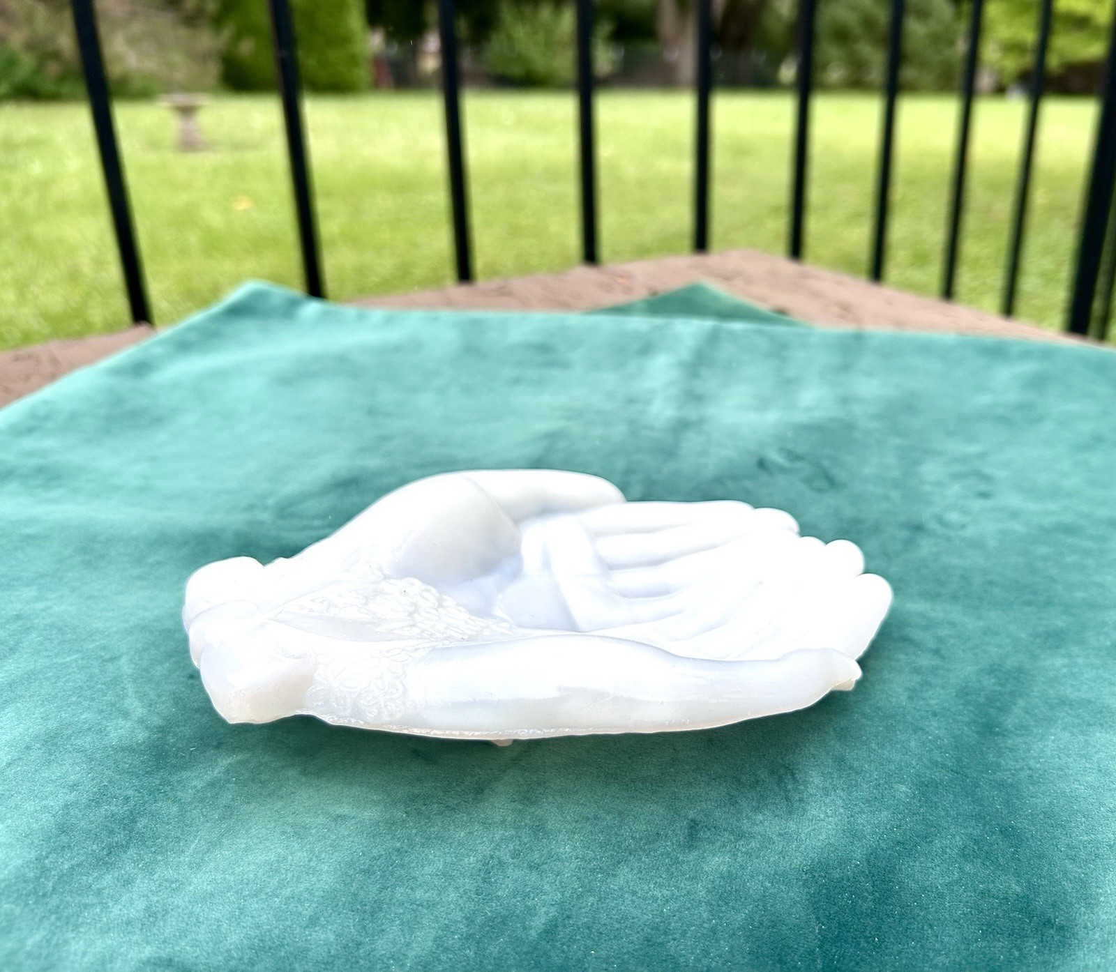 White Milk Glass Victorian Open Hands Soap Trinket Dish Vintage Avon Footed Tray