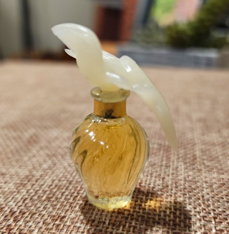 Vintage Nina Ricci L\'Air du Temps Mini Perfume Bottle
