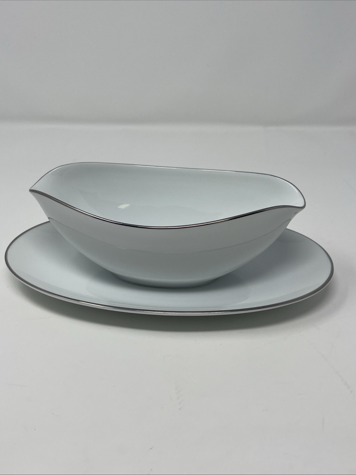 Colony Noritake China #5932 Gravy Boat & Attached Underplate With Platinum Trim