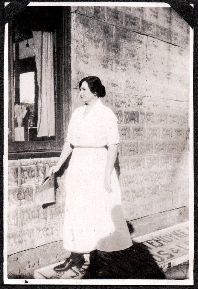 VINTAGE PHOTOGRAPH 1919-21 GIRL FASHION ADVERTISING SIGN OAKLEY KANSAS OLD PHOTO