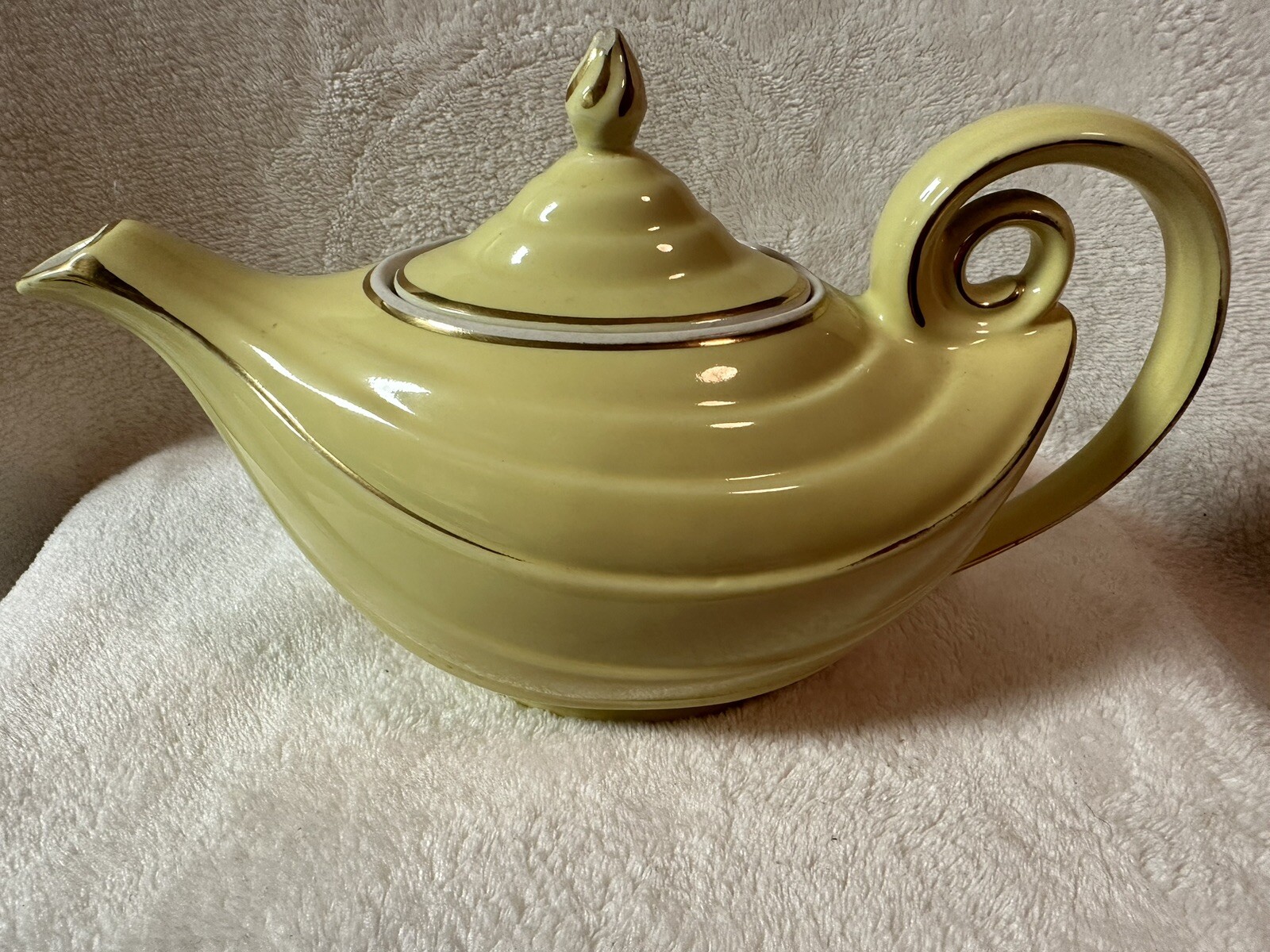 Vintage Hall Aladdin Teapot Canary Yellow with Gold Trim Vintage Hall Aladdin Teapot Canary Yellow with Gold Trim