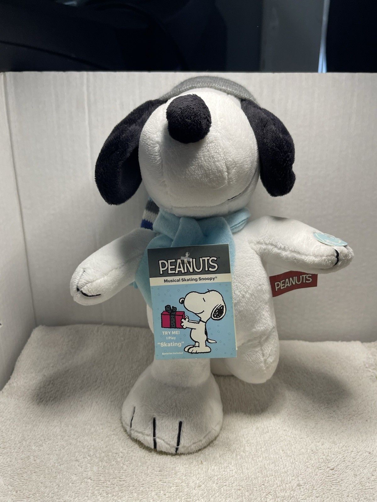 Musical Dancing SNOOPY Ice Skating WORKS Holiday Peanuts