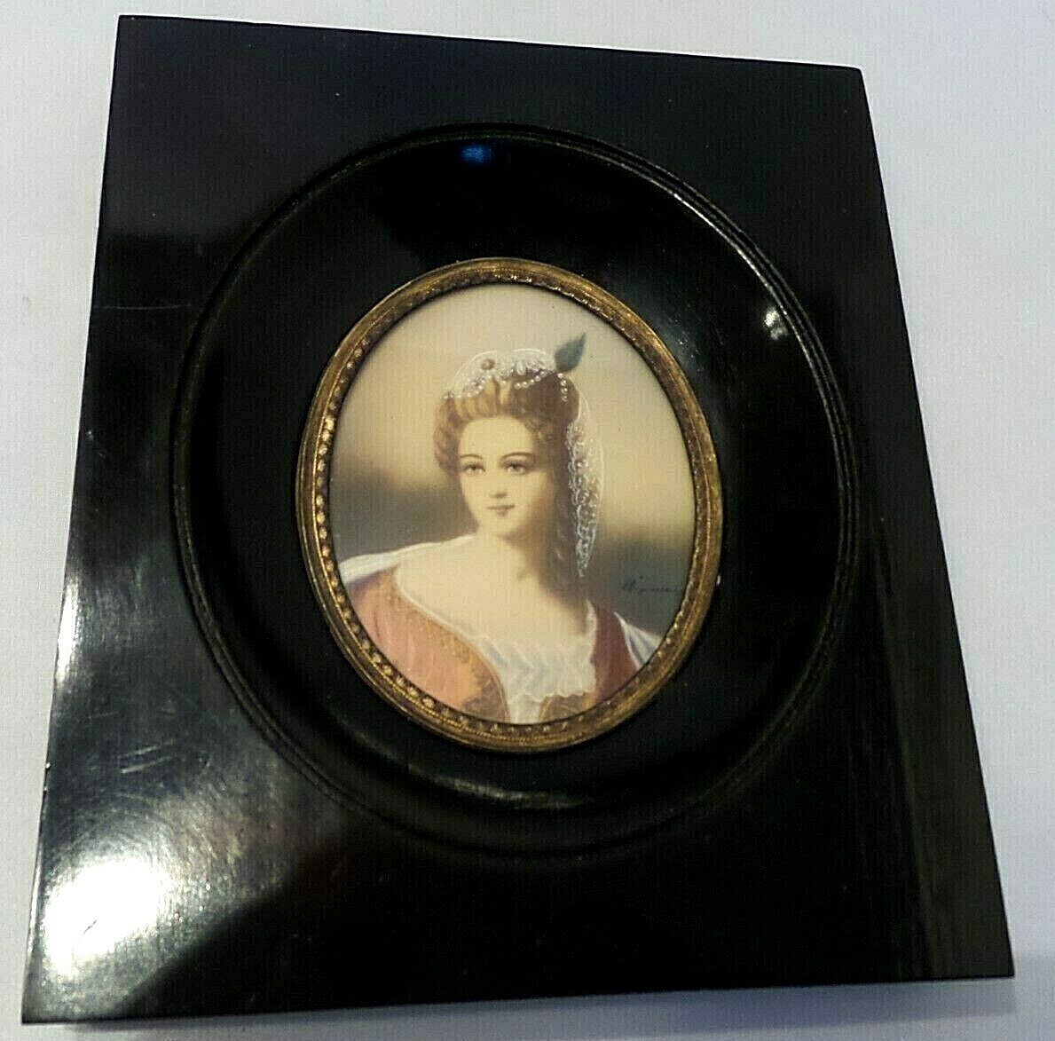 ANTIQUE HANDPAINTD VICTORIAN LADY PORTRAIT SIGNED FRAMED IN WOOD FRAME CONVIC GL