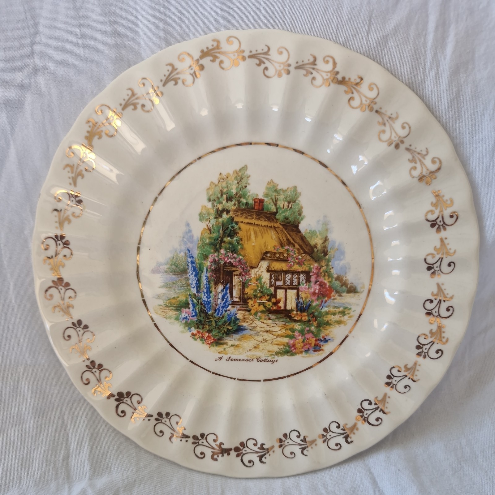 Vintage Royal Victoria Pottery Wade England \