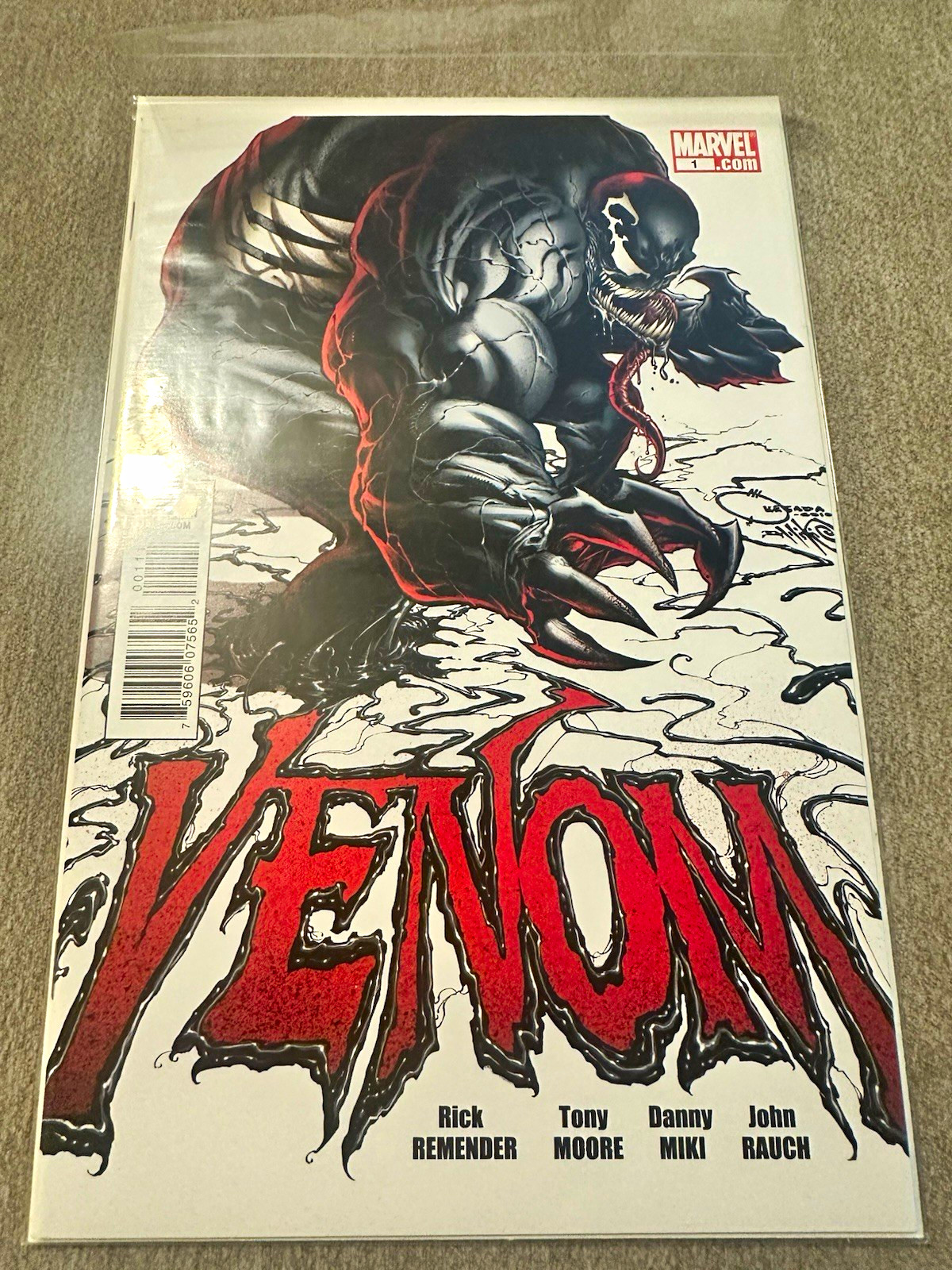 Venom #1 (2011) Marvel – Joe Quesada Variant – 1st Printing – Agent Venom