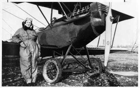 Pilot Edna Gardner standing beside plane, 1928 OLD PHOTO