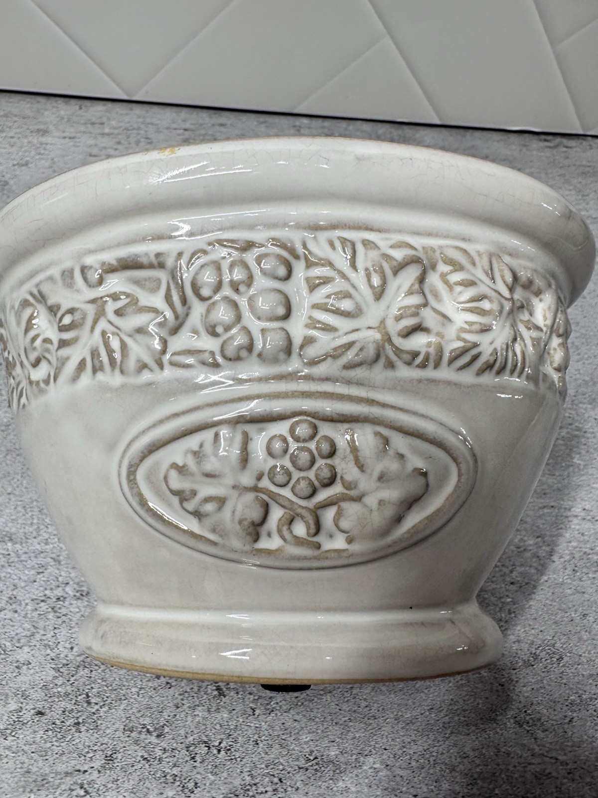 Vintage Ivory Ceramic Planter Grape And Leaves Cache Pot