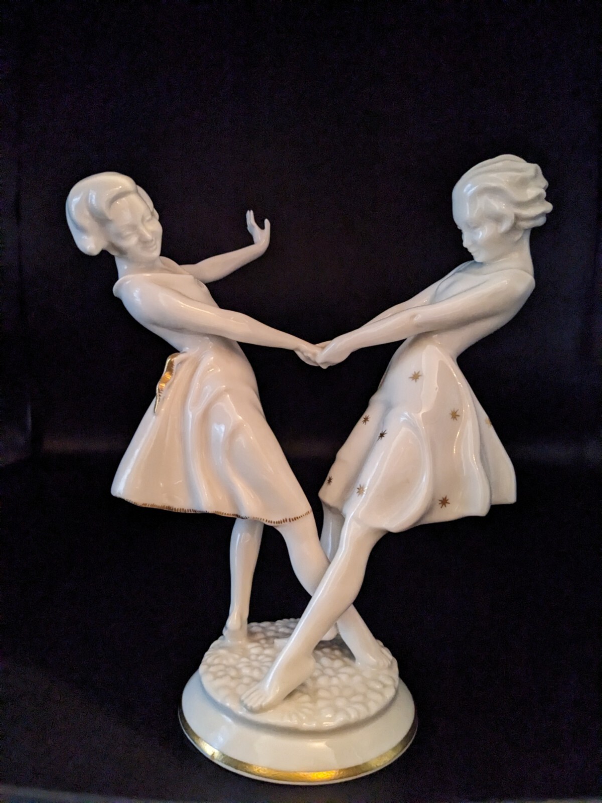 Vintage Germany Hutschenreuther Porcelain Figurine Reigenspeil Round Dance 8.5\