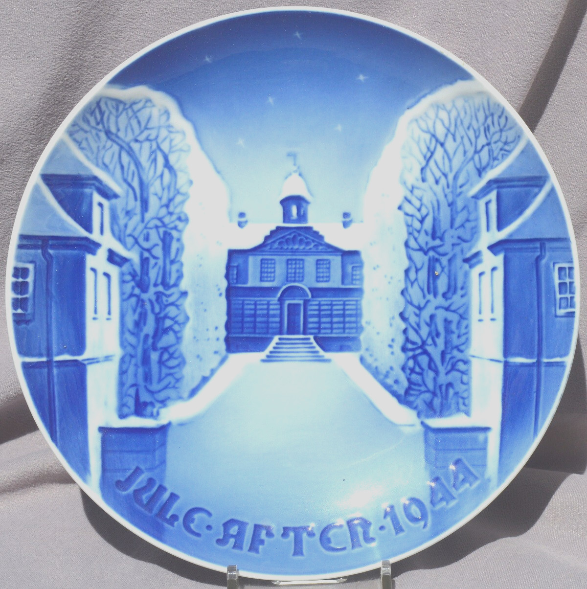 BING & GRONDAHL 1944 B&G Christmas Plate Sorgenfri Palace - EXCELLENT