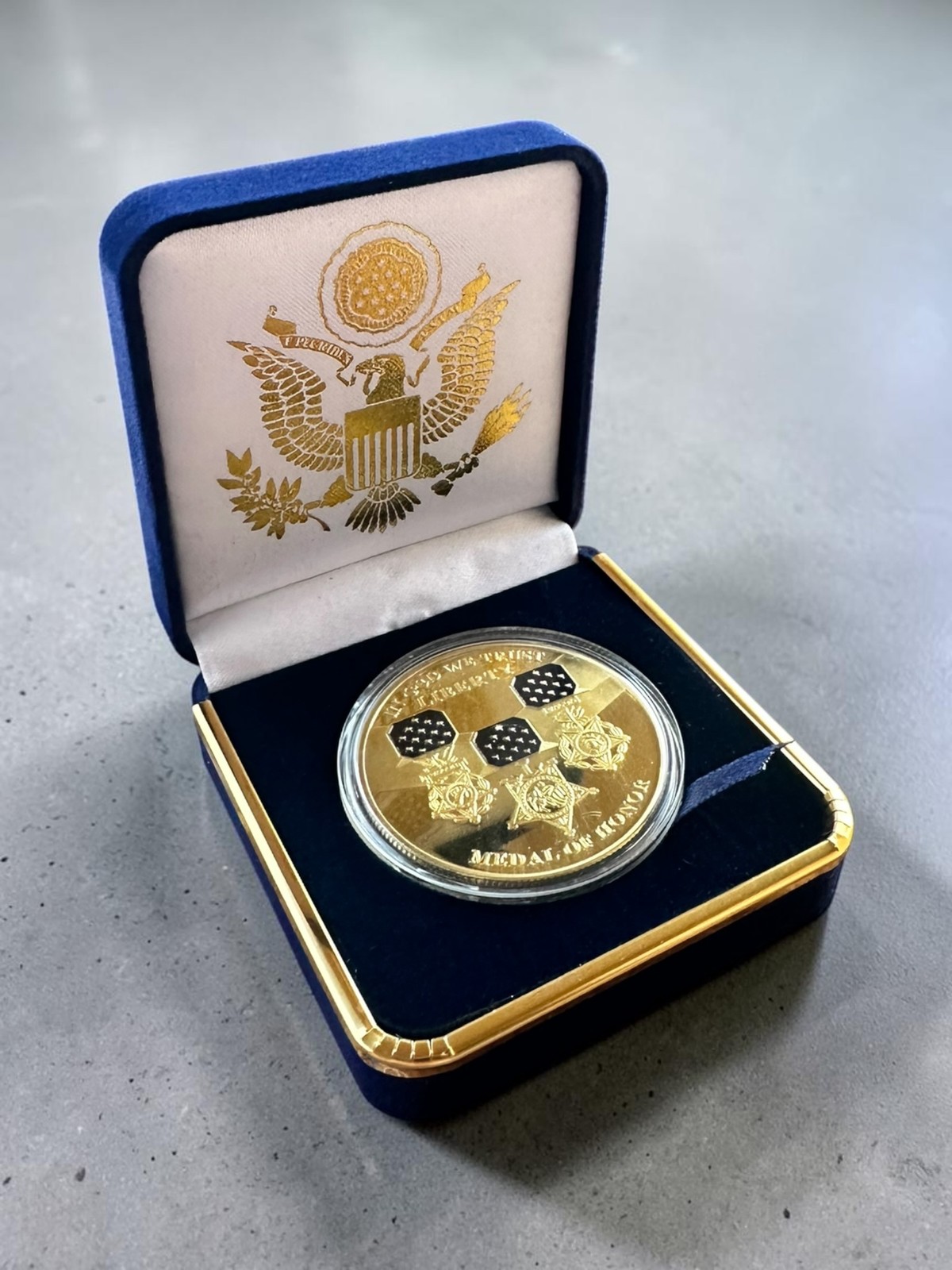 DoD MEDAL OF HONOR Army Navy Marines Air Force CHALLENGE COIN in Velvet Case DoD MEDAL OF HONOR Army Navy Marines Air Force CHALLENGE COIN in Velvet Case