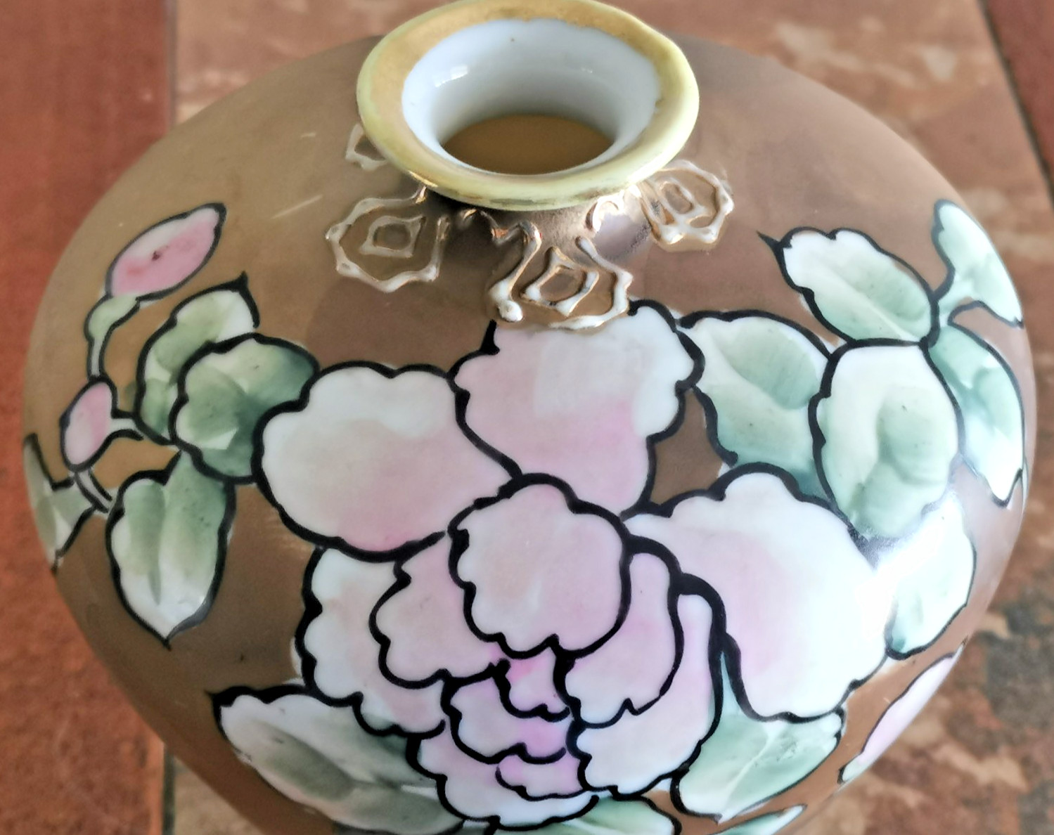 Nippon Porcelain Hand-Painted Japanese Vase (c. 1891–1921) No Crack or Scratches Nippon Porcelain Hand-Painted Japanese Vase (c. 1891–1921) No Crack or Scratches