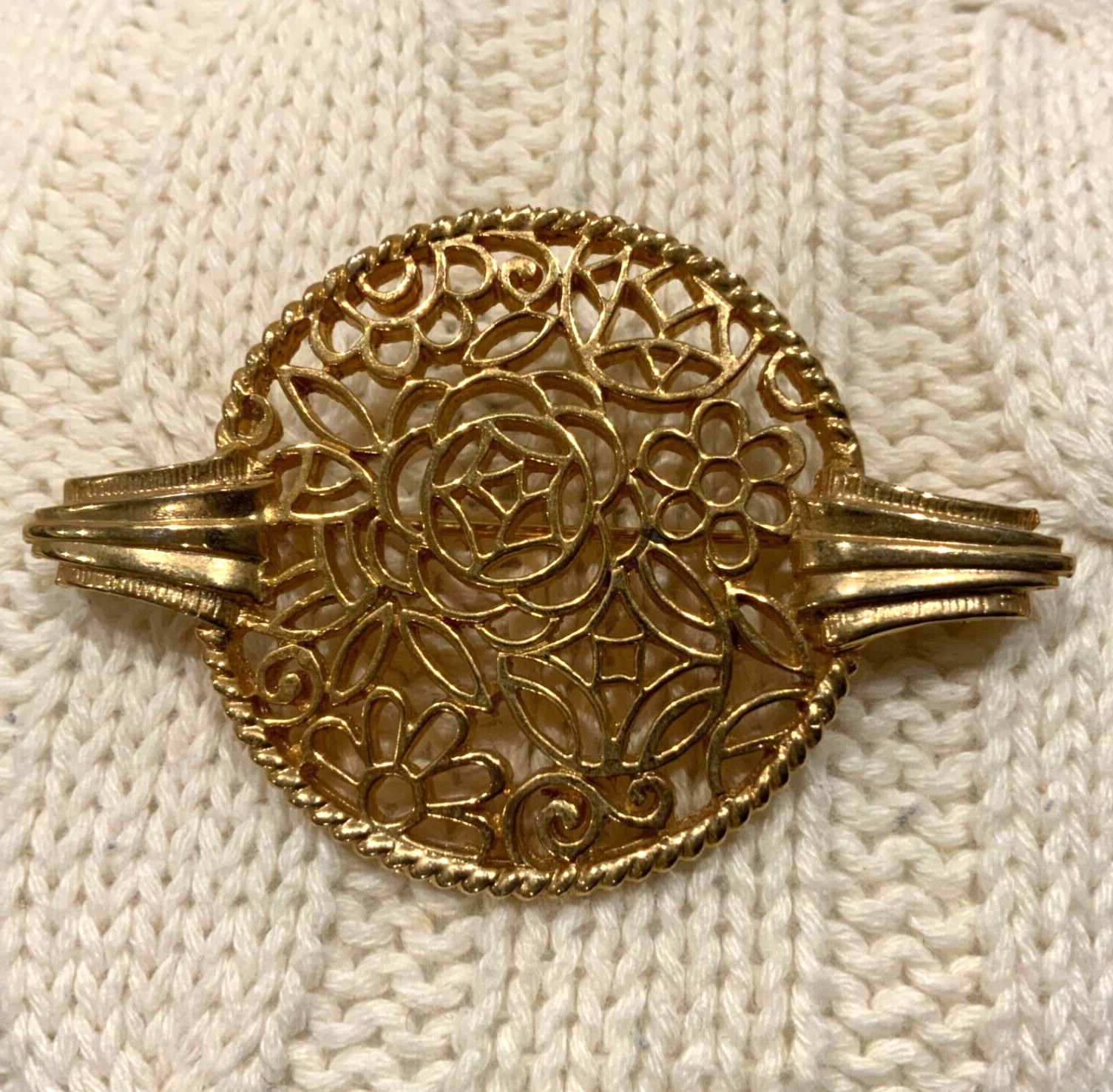 Vintage Floral Outline Goldtone Metal Brooch Pin 2.5” W