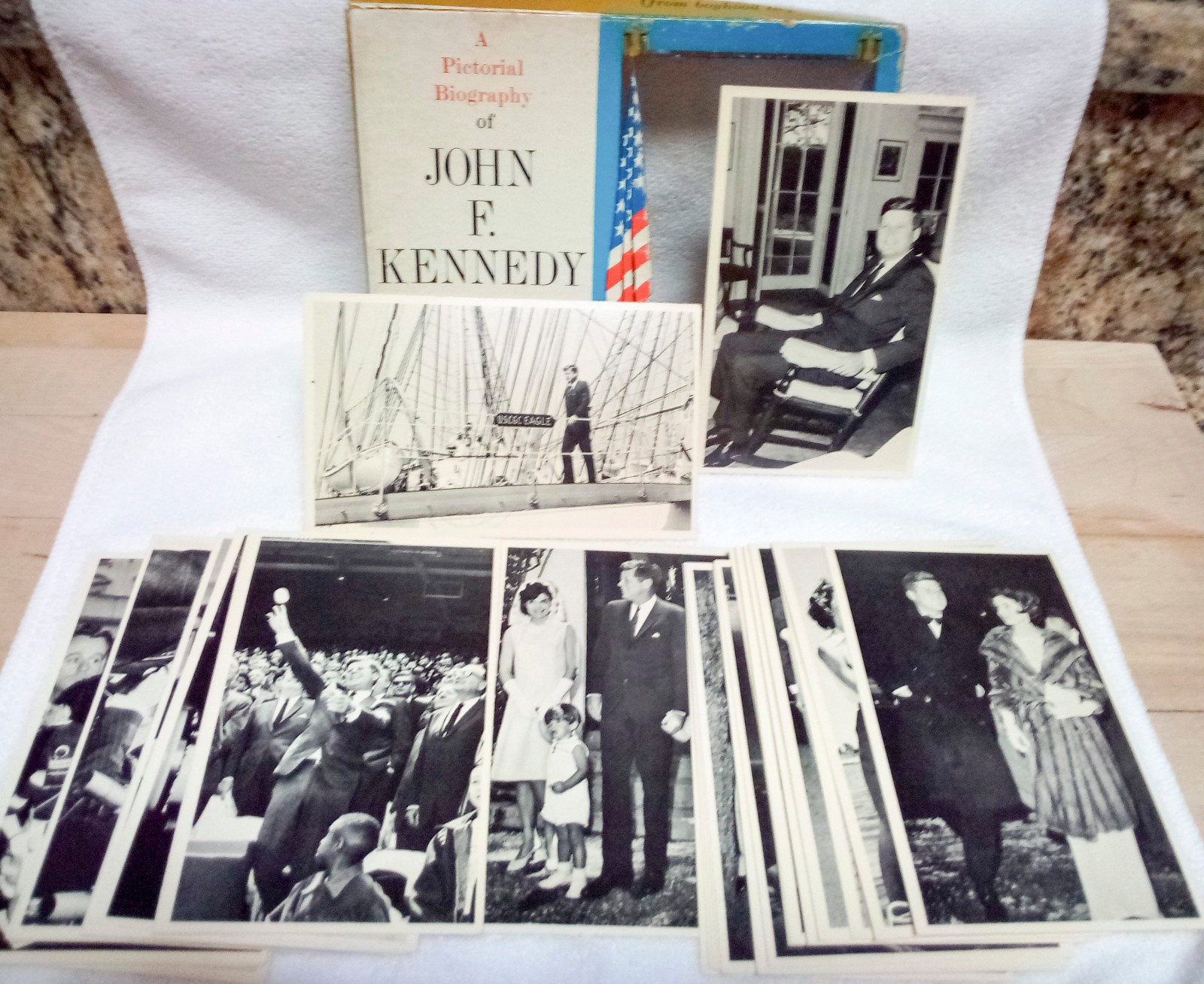 A Pictorial Biography Of John F Kennedy & His Family 42 Card Collection Free Shp