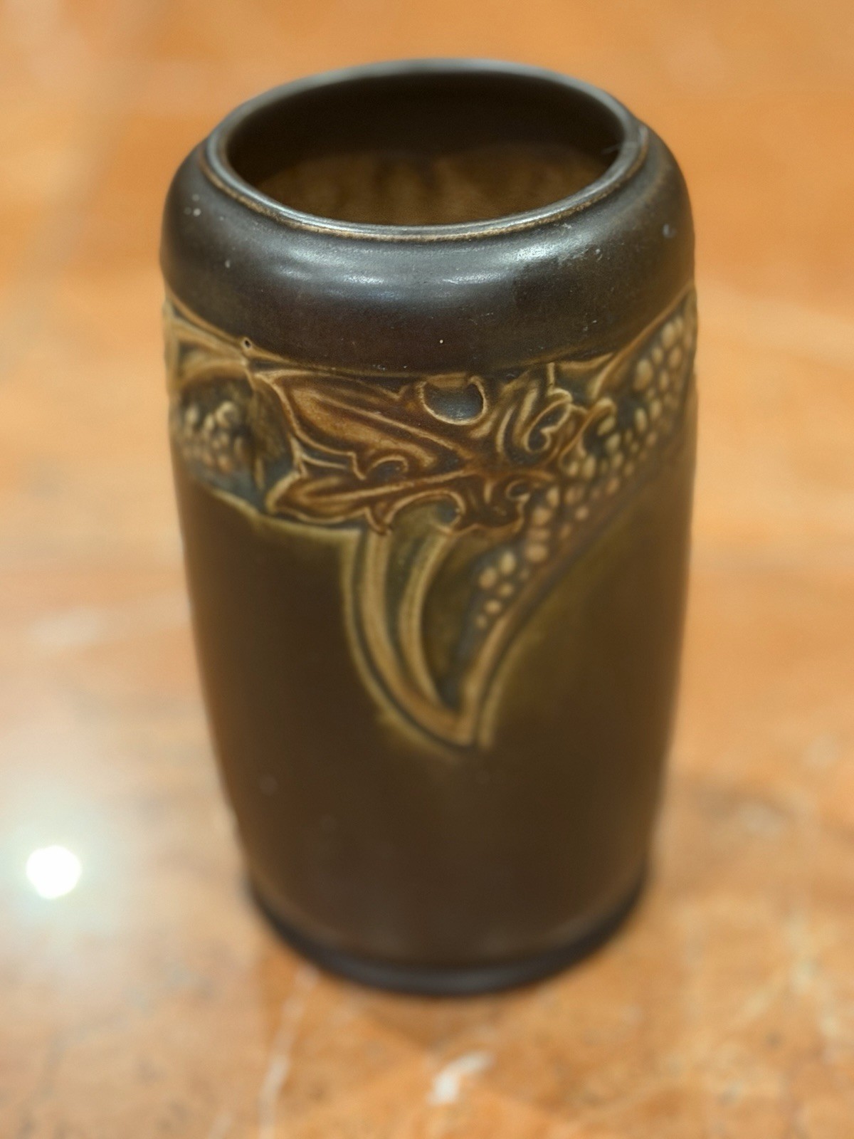 ROSEVILLE ROSECRAFT ART DECO VINTAGE GRAPEVINE LEAF GRAPES CLAW BROWN VASE MINT ROSEVILLE ROSECRAFT ART DECO VINTAGE GRAPEVINE LEAF GRAPES CLAW BROWN VASE MINT