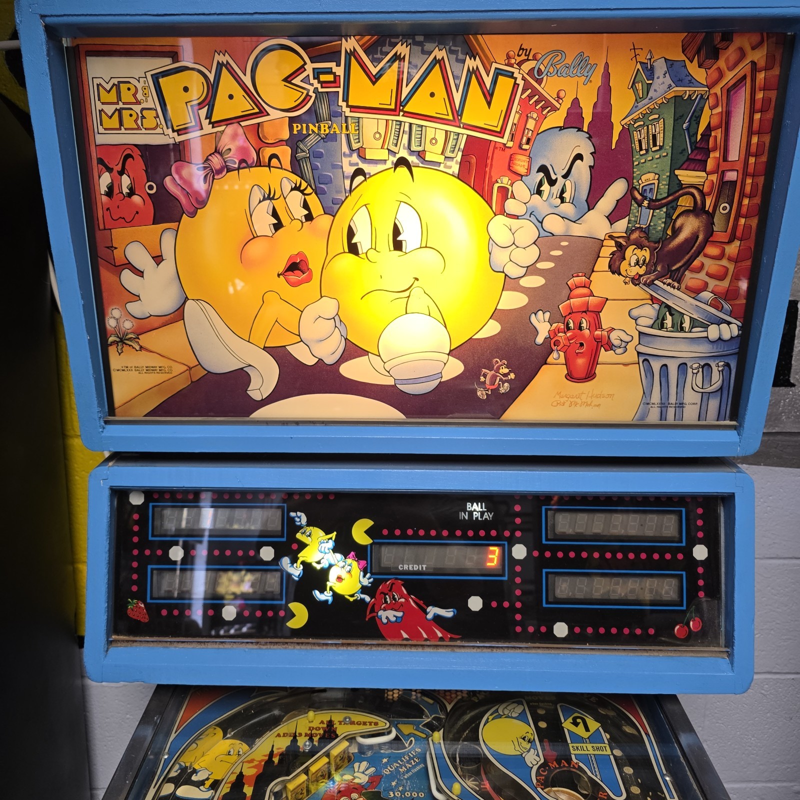 Vintage 1982 Mr. & Mrs. Pac-Man Pinball Machine Vintage 1982 Mr. & Mrs. Pac-Man Pinball Machine