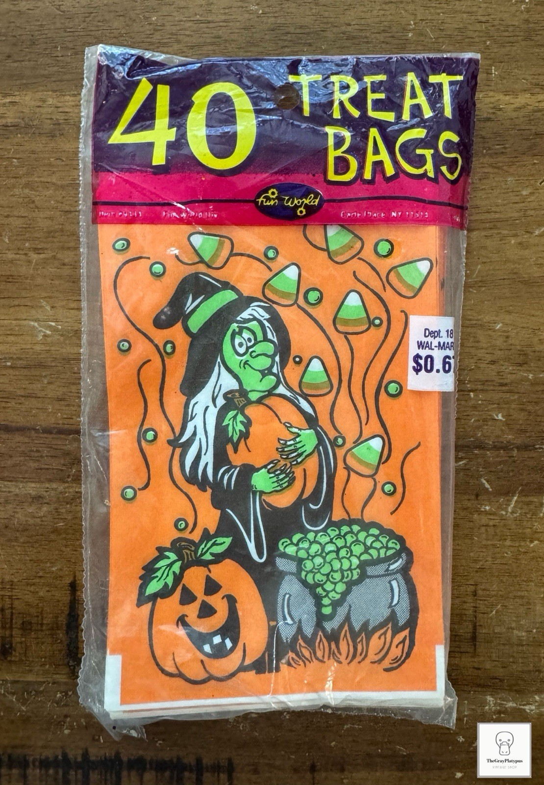 New Package Vintage Halloween Fun World Paper Trick or Treat Candy 40 bags, 1995