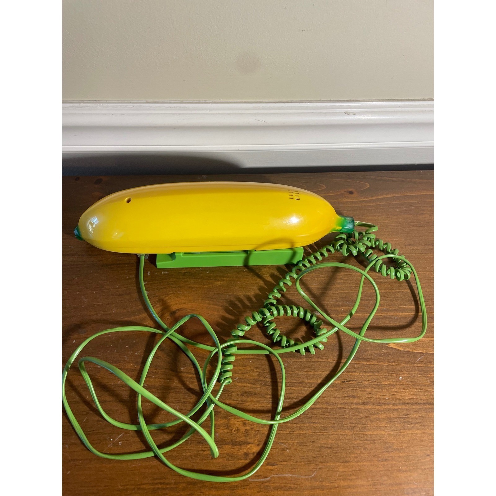 Vintage Banana Novelty Landline Telephone BP-302 Retro Kitsch Yellow Green Phone Vintage Banana Novelty Landline Telephone BP-302 Retro Kitsch Yellow Green Phone
