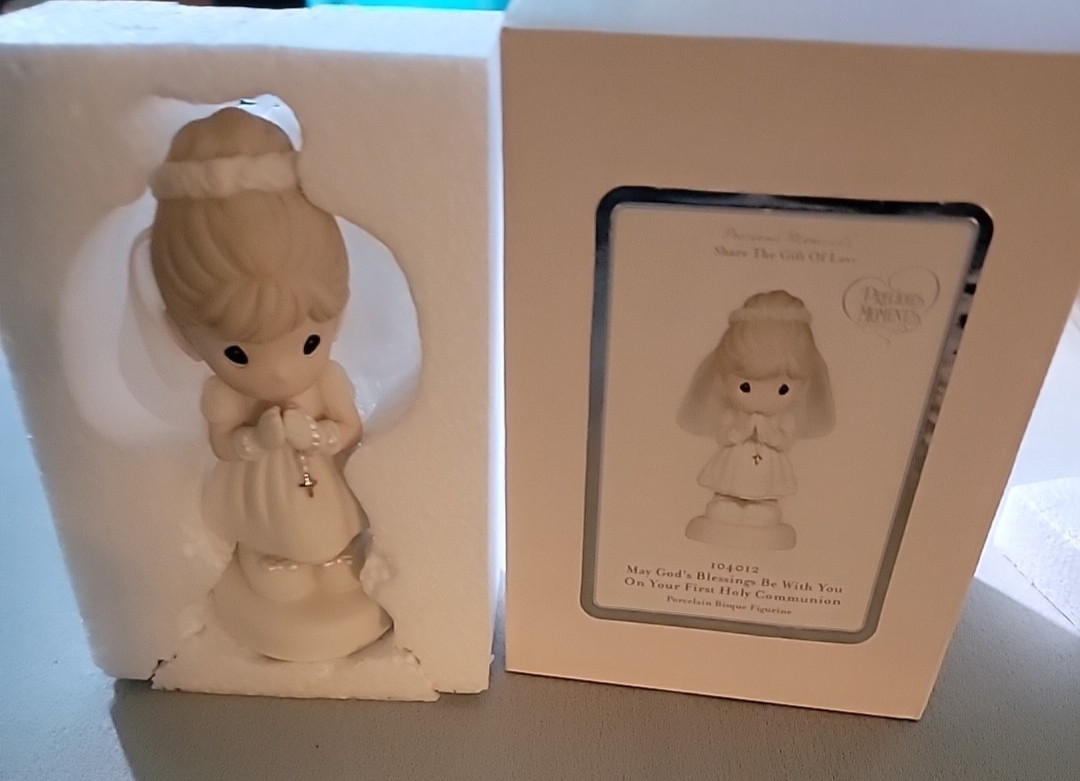 2010 PRECIOUS MOMENTS FIGURINE HOLY FIRST COMMUNION GIRL 104012 COLLECTIBLE