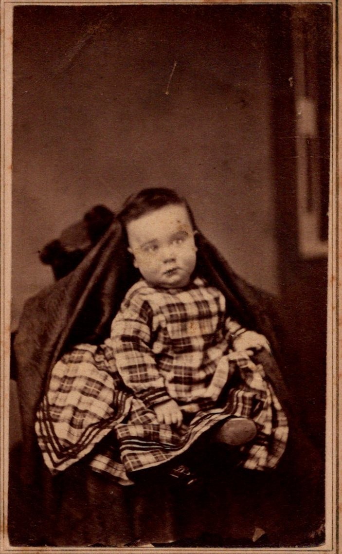 PH3187 OH Ohio Cincinnati Hidden Mother Unusual Weird Civil War Era CDV Photo PH3187 OH Ohio Cincinnati Hidden Mother Unusual Weird Civil War Era CDV Photo