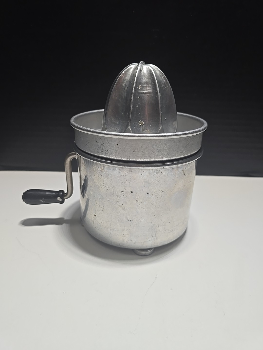 The Gem Squeezer. Aluminum Hand Crank Juicer Reamer QUAM Nichols Co. Chicago VTG