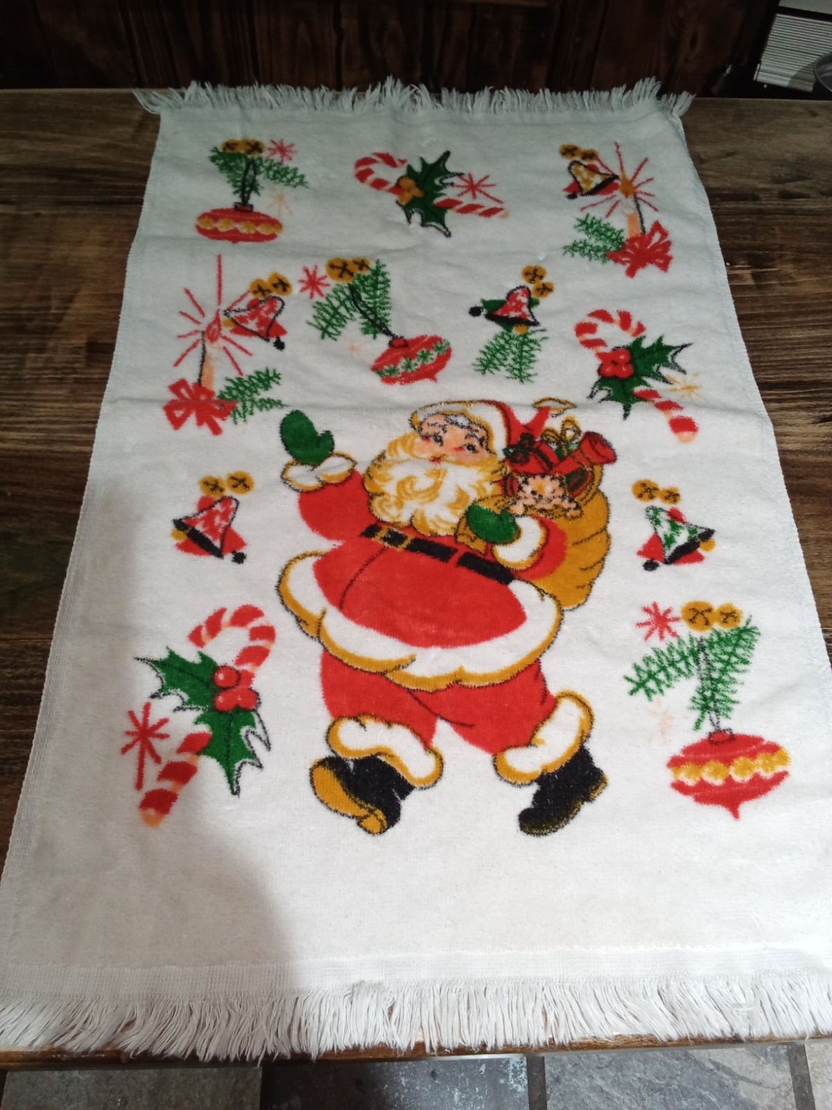 Vtg. Fairfax hand towel, Santa Claus, 1960s design, all cotton, fringe, MCM, USA Vtg. Fairfax hand towel, Santa Claus, 1960s design, all cotton, fringe, MCM, USA
